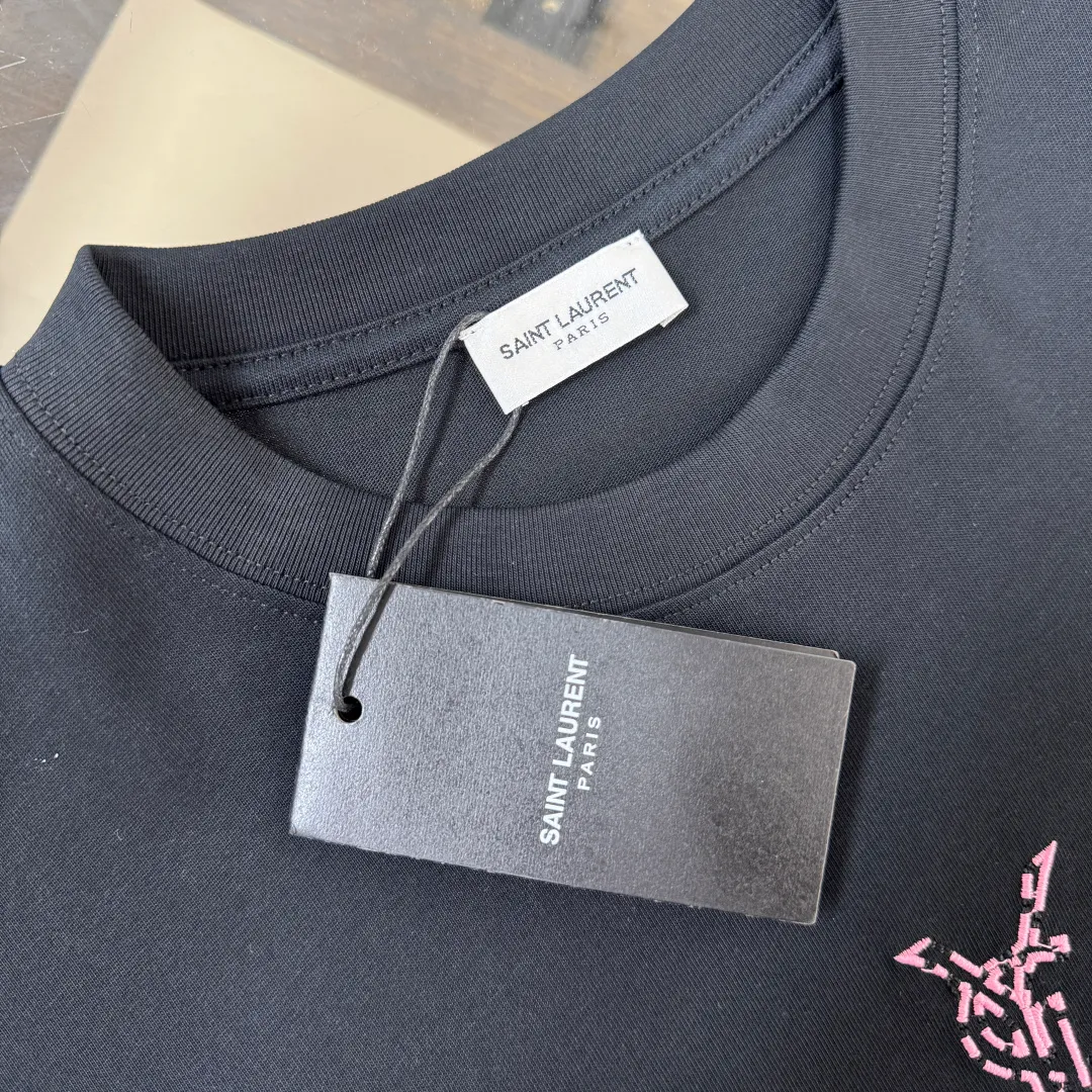 85💰 C⭐️YSL 26 New Arrival T ～ Same Style～ Premium ！ logo ，Premium ， ， ， 🔥 ， ， ， ， ， ， ！！ ：Black Size：XS S M L（OS ）